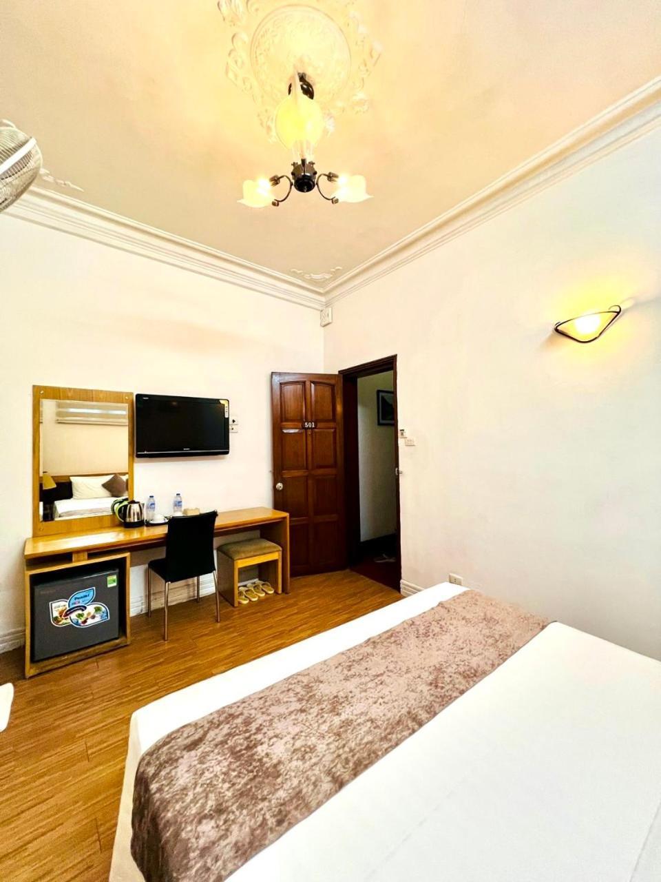 Hanoi Win Hotel & Travel Esterno foto